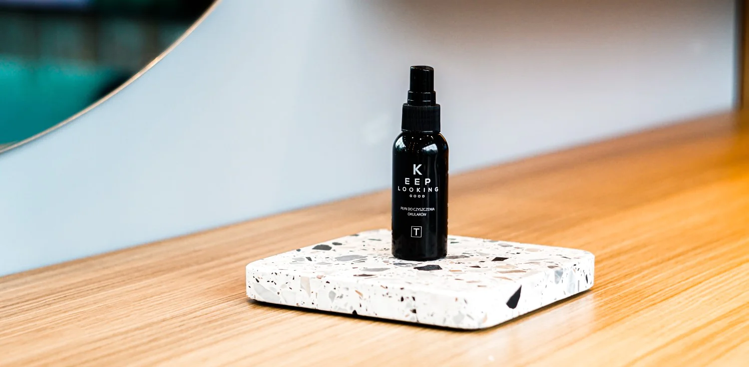 Eyeglass cleaning fluid